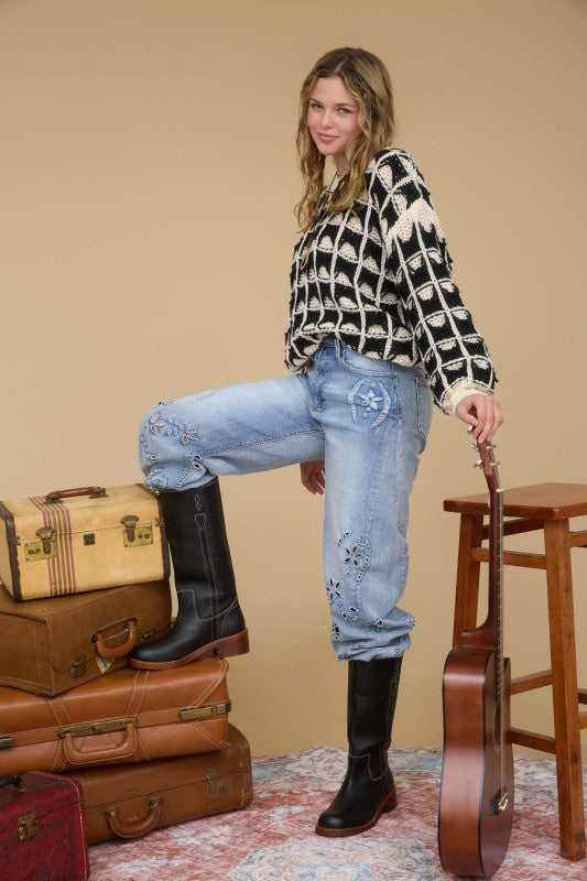 black and cream long sleeve pullover sweater