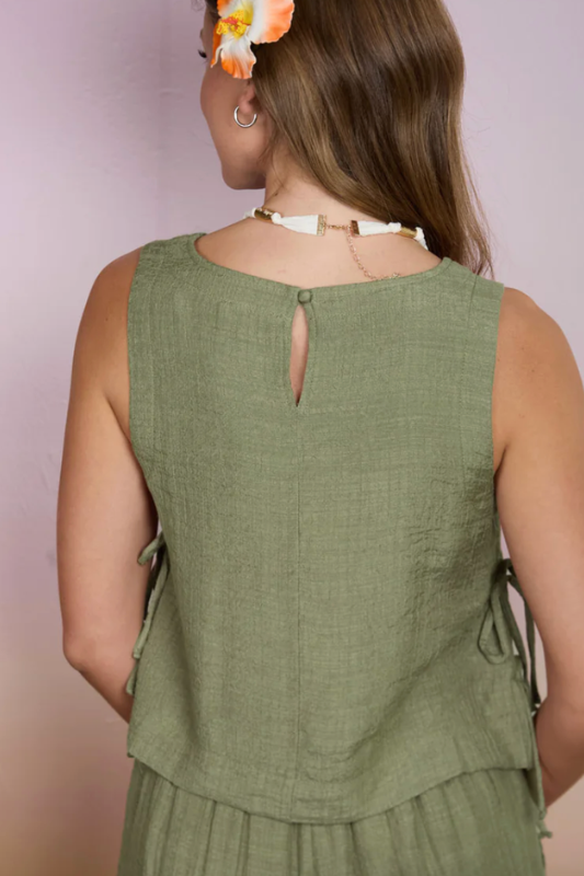 green sleeveless tank