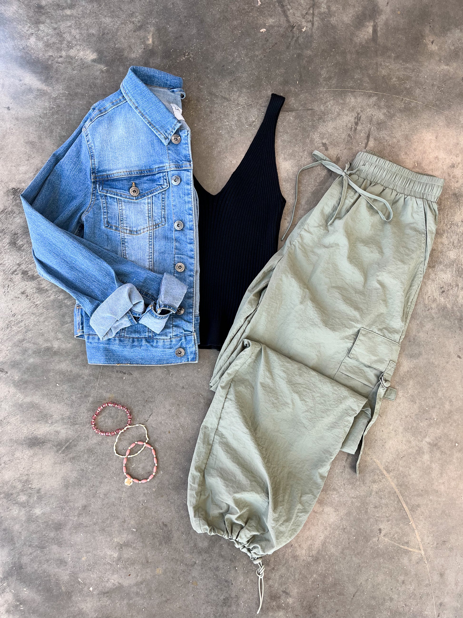 olive cargo pants outfit